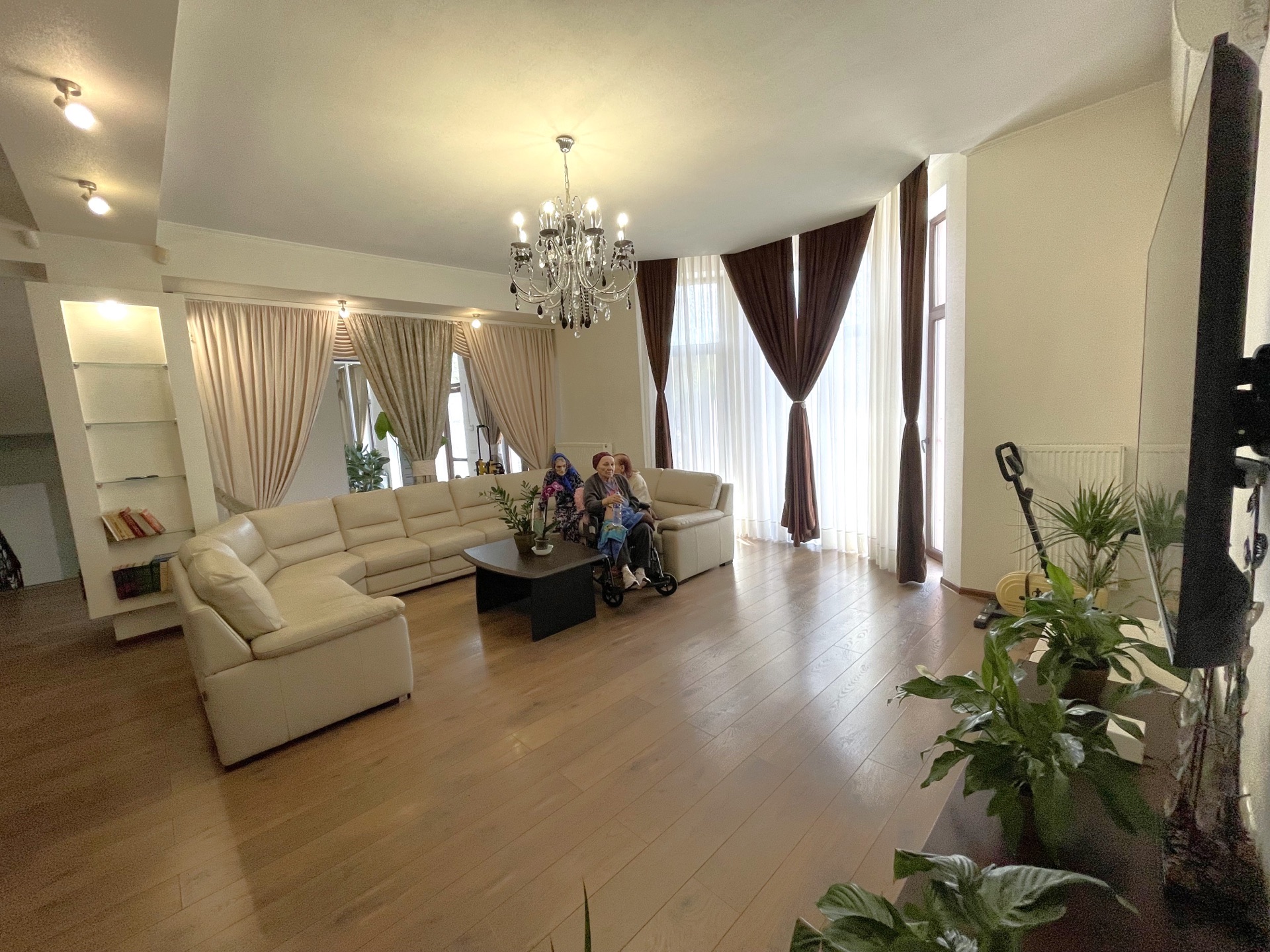 Salonul spațios